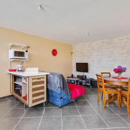Holiday home Serene Farmhouse In With Boules Court Terre-et-Marais