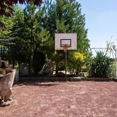 Serene Farmhouse In With Boules Court Terre-et-Marais