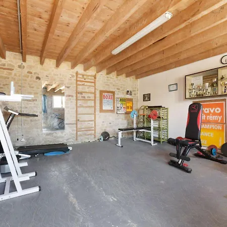 Serene Farmhouse In With Boules Court Casa vacanze