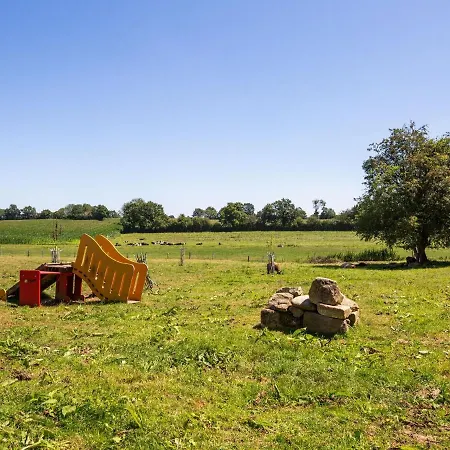 Serene Farmhouse In With Boules Court Terre-et-Marais